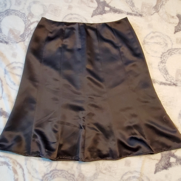 Amanda Smith Skirt - Picture 2 of 8